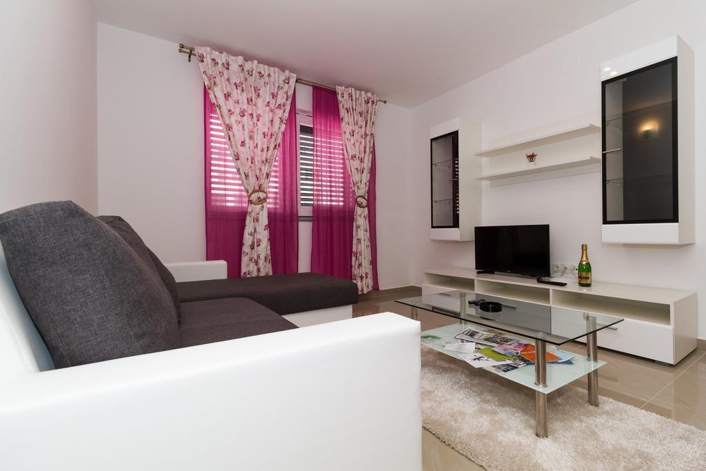 Apartments Villa-Ines Center Vodice Ngoại thất bức ảnh