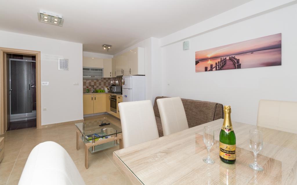Apartments Villa-Ines Center Vodice Ngoại thất bức ảnh